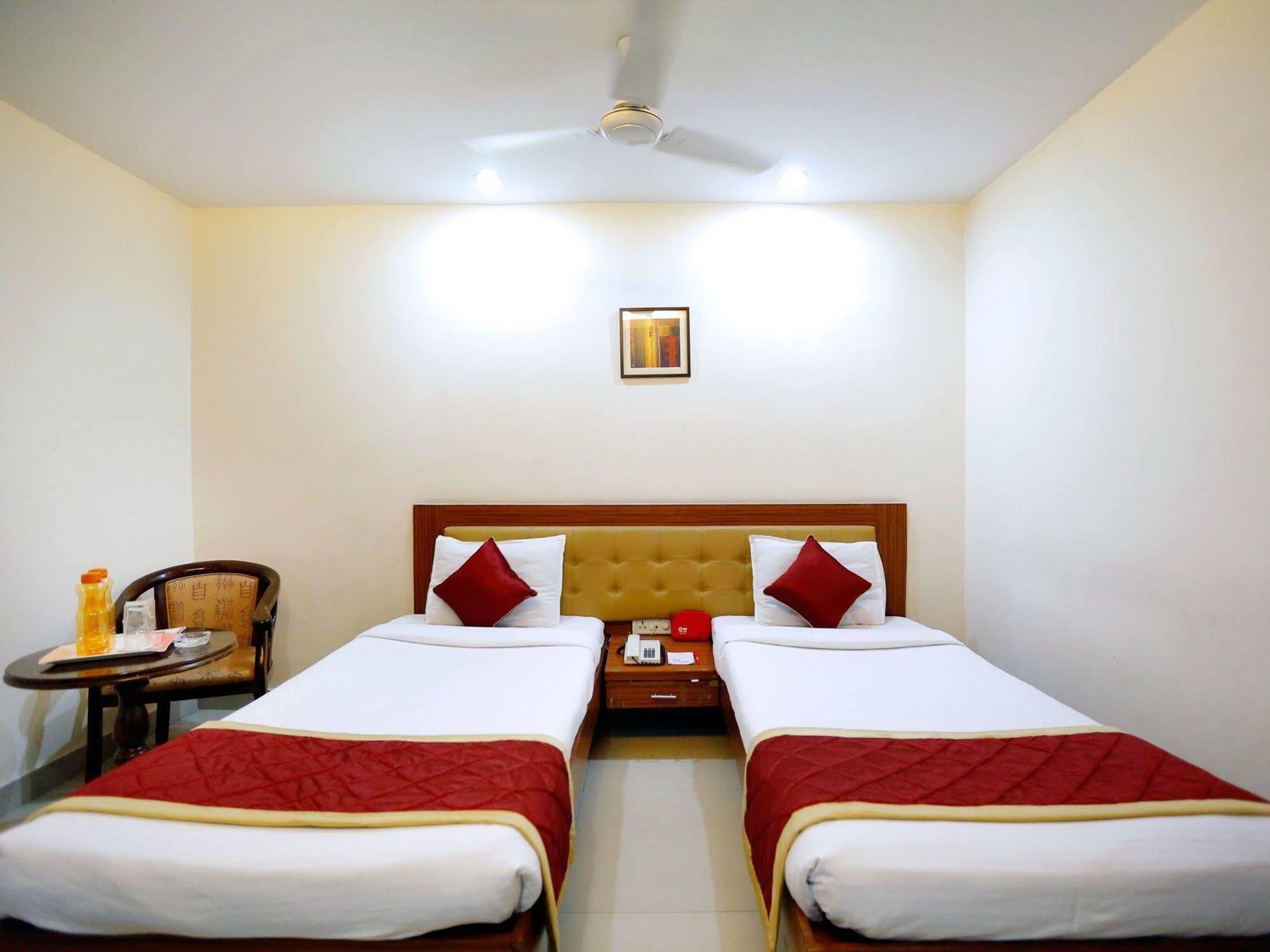 Treebo Trend Grand Plaza Nampally Hyderabad Exterior foto