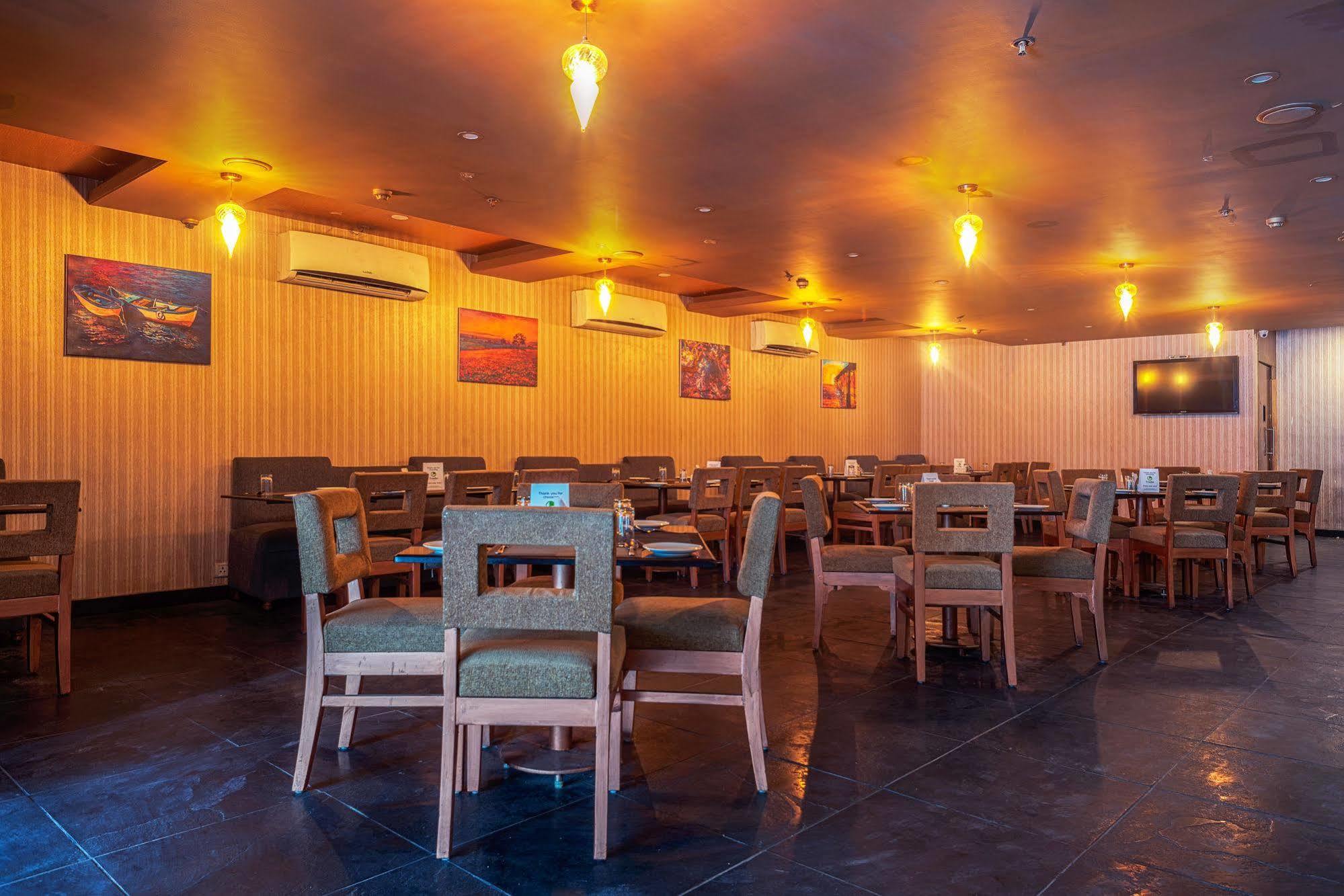 Treebo Trend Grand Plaza Nampally Hyderabad Exterior foto